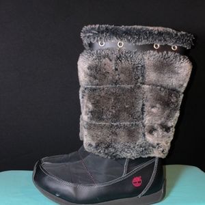 Timberland Winterberry Fur Boots Womens 7 (runs small) Pom-poms 65634 Excellent